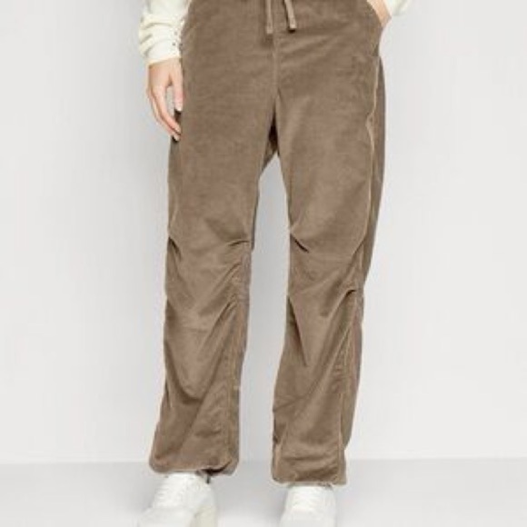 Hollister Adjustable Rise Parachute Baggy Corduroy Pants - Picture 2 of 9